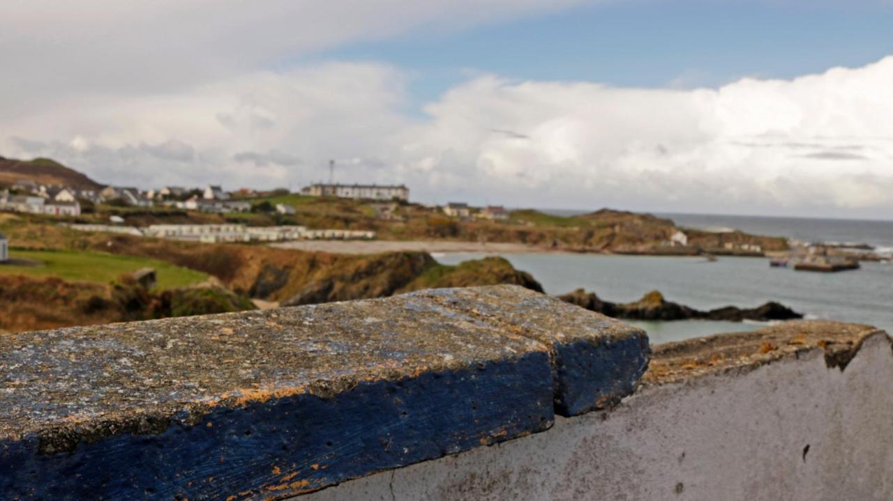 The Seaview Tavern Ballygorman Exteriér fotografie
